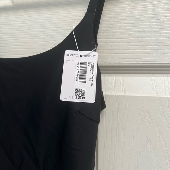 Lululemon Waterside Square-Neck One-Piece Swimsuit B/C Cup - Picture 4 of 11